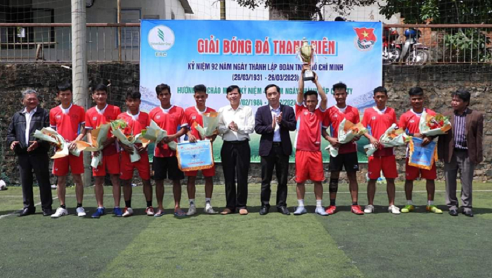 Giai bong da cong ty cao su ea hleo 2